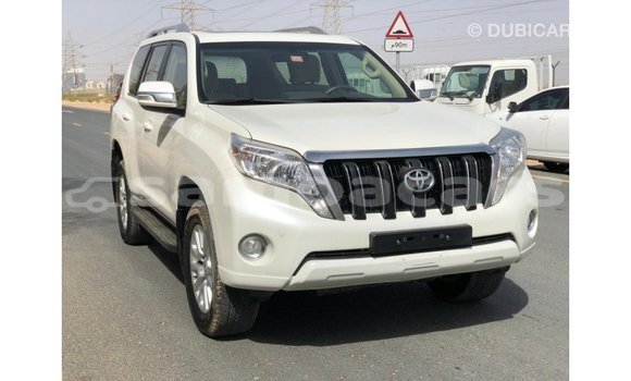 Acheter Import Voiture Toyota Prado Blanc à Import - Dubai, A'ana Acheter Import Voiture Toyota Prado Blanc à Import - Dubai, A'ana
