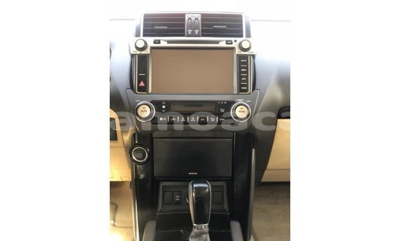 Acheter Import Voiture Toyota Prado Blanc à Import - Dubai, A'ana Acheter Import Voiture Toyota Prado Blanc à Import - Dubai, A'ana