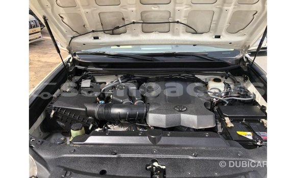 Acheter Import Voiture Toyota Prado Blanc à Import - Dubai, A'ana Acheter Import Voiture Toyota Prado Blanc à Import - Dubai, A'ana