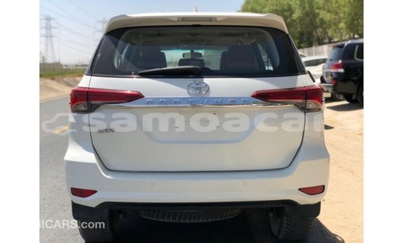 Acheter Import Voiture Toyota Fortuner Blanc à Import - Dubai, A'ana Acheter Import Voiture Toyota Fortuner Blanc à Import - Dubai, A'ana