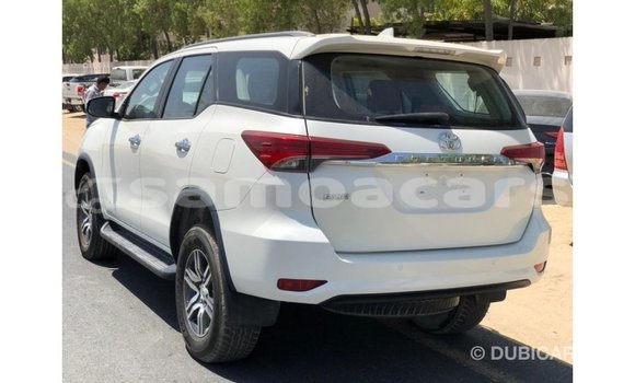 Acheter Import Voiture Toyota Fortuner Blanc à Import - Dubai, A'ana Acheter Import Voiture Toyota Fortuner Blanc à Import - Dubai, A'ana