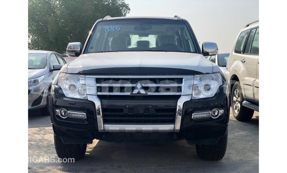 Acheter Import Voiture Mitsubishi Pajero Noir à Import - Dubai, A'ana Acheter Import Voiture Mitsubishi Pajero Noir à Import - Dubai, A'ana