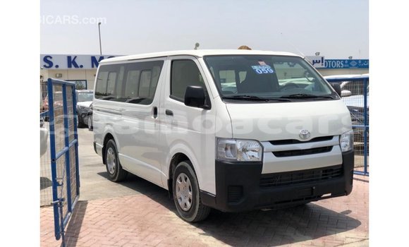 Acheter Import Voiture Toyota Hiace Blanc à Import - Dubai, A'ana Acheter Import Voiture Toyota Hiace Blanc à Import - Dubai, A'ana