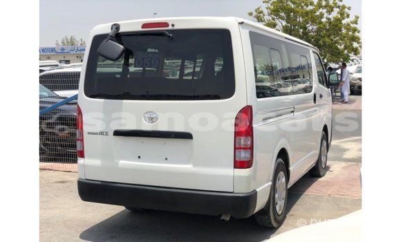 Acheter Import Voiture Toyota Hiace Blanc à Import - Dubai, A'ana Acheter Import Voiture Toyota Hiace Blanc à Import - Dubai, A'ana