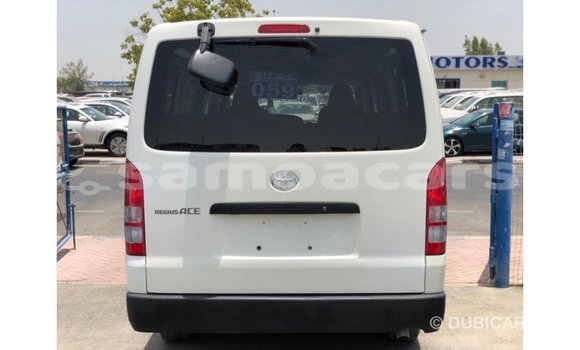 Acheter Import Voiture Toyota Hiace Blanc à Import - Dubai, A'ana Acheter Import Voiture Toyota Hiace Blanc à Import - Dubai, A'ana
