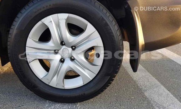 Acheter Import Voiture Toyota RAV4 Rouge à Import - Dubai, A'ana Acheter Import Voiture Toyota RAV4 Rouge à Import - Dubai, A'ana