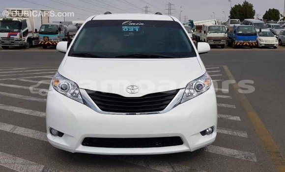 Acheter Import Voiture Toyota Sienna Blanc à Import - Dubai, A'ana Acheter Import Voiture Toyota Sienna Blanc à Import - Dubai, A'ana