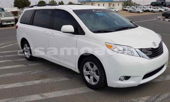 Acheter Import Voiture Toyota Sienna Blanc à Import - Dubai, A'ana Acheter Import Voiture Toyota Sienna Blanc à Import - Dubai, A'ana
