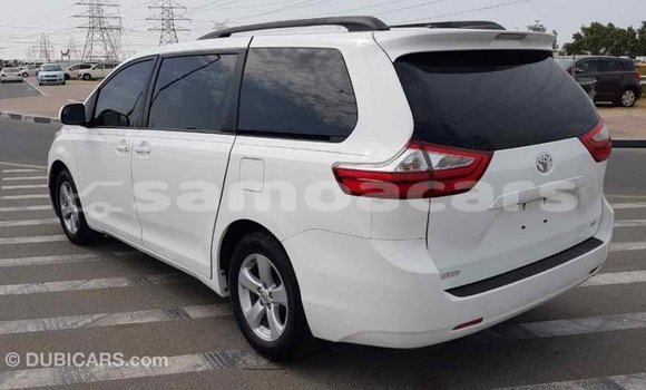Acheter Import Voiture Toyota Sienna Blanc à Import - Dubai, A'ana Acheter Import Voiture Toyota Sienna Blanc à Import - Dubai, A'ana