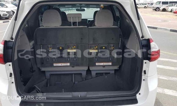 Acheter Import Voiture Toyota Sienna Blanc à Import - Dubai, A'ana Acheter Import Voiture Toyota Sienna Blanc à Import - Dubai, A'ana