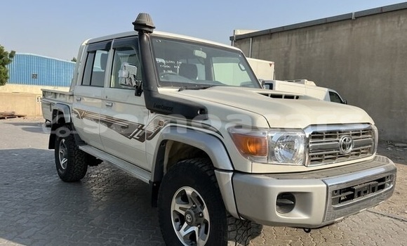 Acheter Occasion Voiture Toyota Land Cruiser Blanc à Apia, Tuamasaga