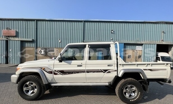 Buy Used Toyota Land Cruiser White Car in Apia in Tuamasaga Buy Used Toyota Land Cruiser White Car in Apia in Tuamasaga