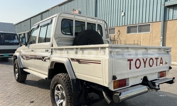 Buy Used Toyota Land Cruiser White Car in Apia in Tuamasaga Buy Used Toyota Land Cruiser White Car in Apia in Tuamasaga