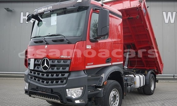 Acheter Occasion Utilitaire Mercedes‒Benz Tipper Rouge à Apia, Tuamasaga