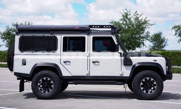 Buy Used Land Rover Defender White Car in Apia in Tuamasaga Buy Used Land Rover Defender White Car in Apia in Tuamasaga