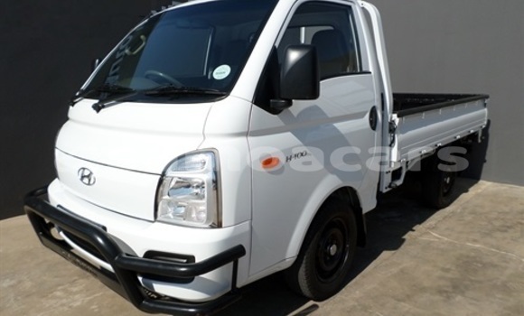 Buy Used Hyundai H200 White Car in Apia in Tuamasaga Buy Used Hyundai H200 White Car in Apia in Tuamasaga