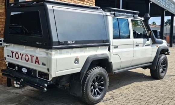 Buy Used Toyota Land Cruiser White Car in Apia in Tuamasaga Buy Used Toyota Land Cruiser White Car in Apia in Tuamasaga