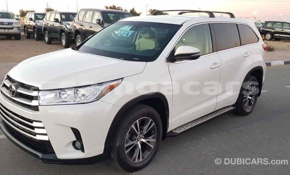 Acheter Import Voiture Toyota Highlander Blanc à Import - Dubai, A'ana Acheter Import Voiture Toyota Highlander Blanc à Import - Dubai, A'ana