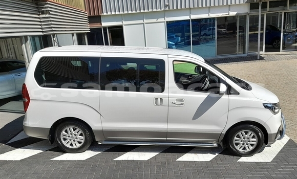 Buy Used Hyundai H1 White Car in Faleialupo in Vaisigano Buy Used Hyundai H1 White Car in Faleialupo in Vaisigano