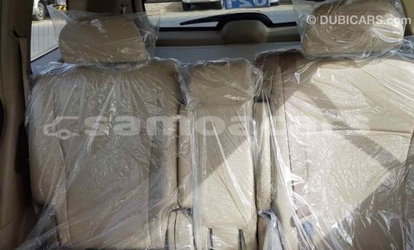 Acheter Import Voiture Toyota Highlander Noir à Import - Dubai, A'ana Acheter Import Voiture Toyota Highlander Noir à Import - Dubai, A'ana