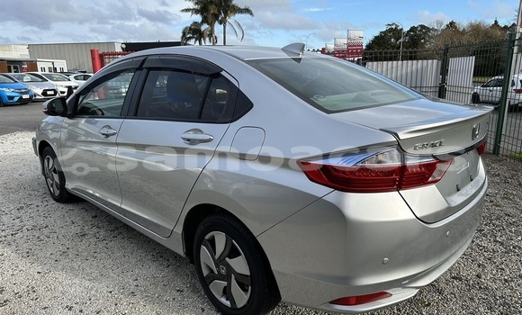 Buy Used Honda Grace Silver Car in Apia in Tuamasaga Buy Used Honda Grace Silver Car in Apia in Tuamasaga