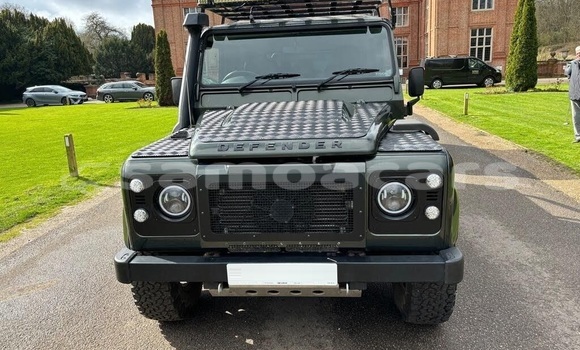 Buy Used Land Rover Defender Green Car in Apia in Tuamasaga Buy Used Land Rover Defender Green Car in Apia in Tuamasaga