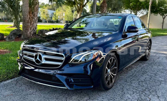 Acheter Occasion Voiture Mercedes-Benz E–Class Bleu à Apia, Tuamasaga