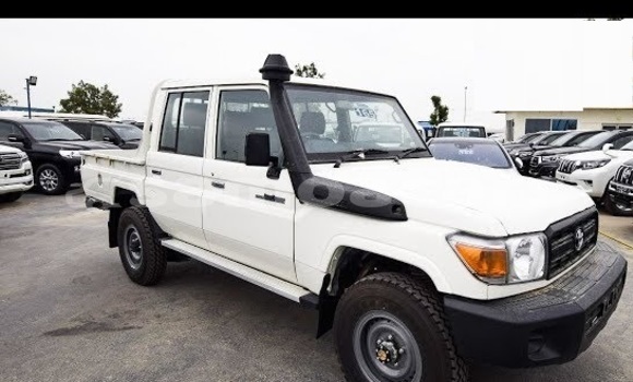 Buy Used Toyota Land Cruiser White Car in Apia in Tuamasaga