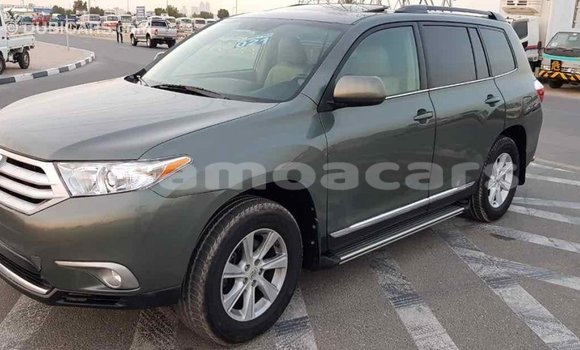 Acheter Import Voiture Toyota Highlander Vert à Import - Dubai, A'ana Acheter Import Voiture Toyota Highlander Vert à Import - Dubai, A'ana