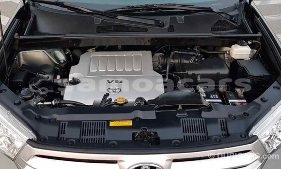 Acheter Import Voiture Toyota Highlander Vert à Import - Dubai, A'ana Acheter Import Voiture Toyota Highlander Vert à Import - Dubai, A'ana