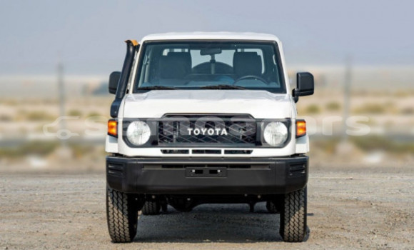 Buy Used Toyota Land Cruiser White Car in Apia in Tuamasaga Buy Used Toyota Land Cruiser White Car in Apia in Tuamasaga