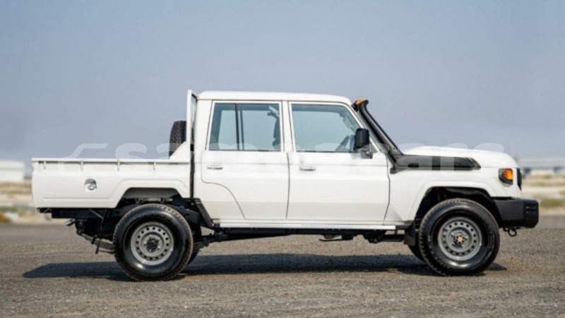 Big with watermark toyota land cruiser tuamasaga apia 5617