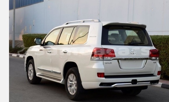 Buy Used Toyota Land Cruiser White Car in Apia in Tuamasaga Buy Used Toyota Land Cruiser White Car in Apia in Tuamasaga