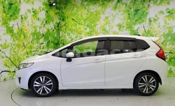 Buy Used Honda Fit White Car in Apia in Tuamasaga Buy Used Honda Fit White Car in Apia in Tuamasaga