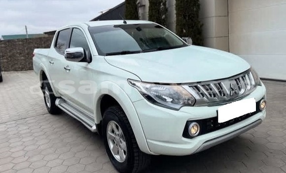 Buy Used Mitsubishi L200 White Car in Apia in Tuamasaga Buy Used Mitsubishi L200 White Car in Apia in Tuamasaga