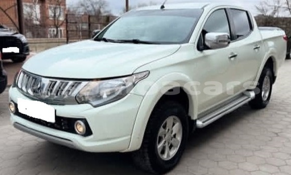 Buy Used Mitsubishi L200 White Car in Apia in Tuamasaga Buy Used Mitsubishi L200 White Car in Apia in Tuamasaga