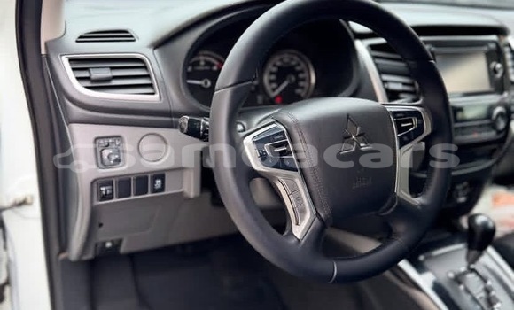 Buy Used Mitsubishi L200 White Car in Apia in Tuamasaga Buy Used Mitsubishi L200 White Car in Apia in Tuamasaga