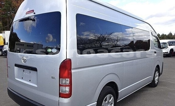 Buy Used Toyota Hiace Silver Car in Faleapuna in Va'a-o-Fonoti