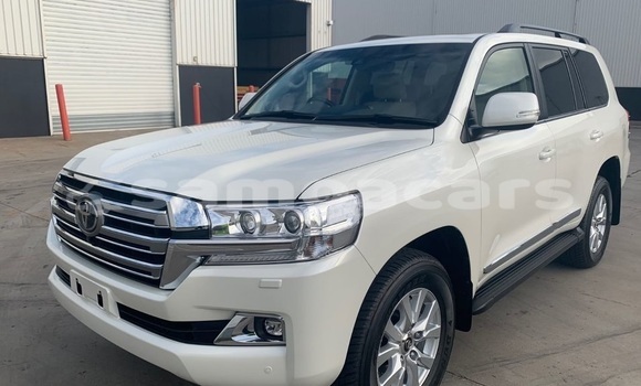 Buy Used Toyota Land Cruiser White Car in Apia in Tuamasaga