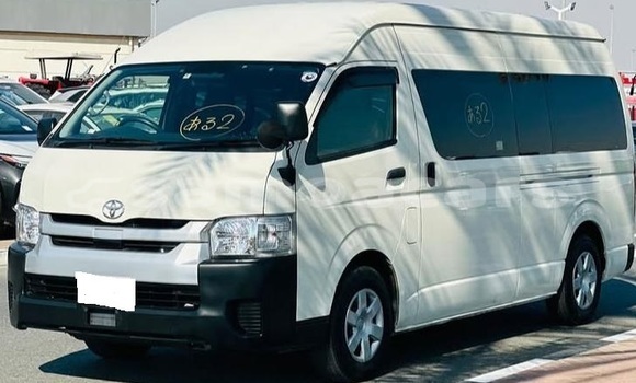 Buy Used Toyota Hiace White Car in Apia in Tuamasaga