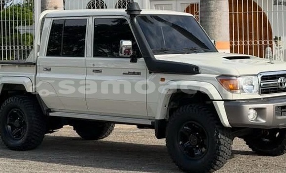 Buy Used Toyota Land Cruiser White Car in Apia in Tuamasaga