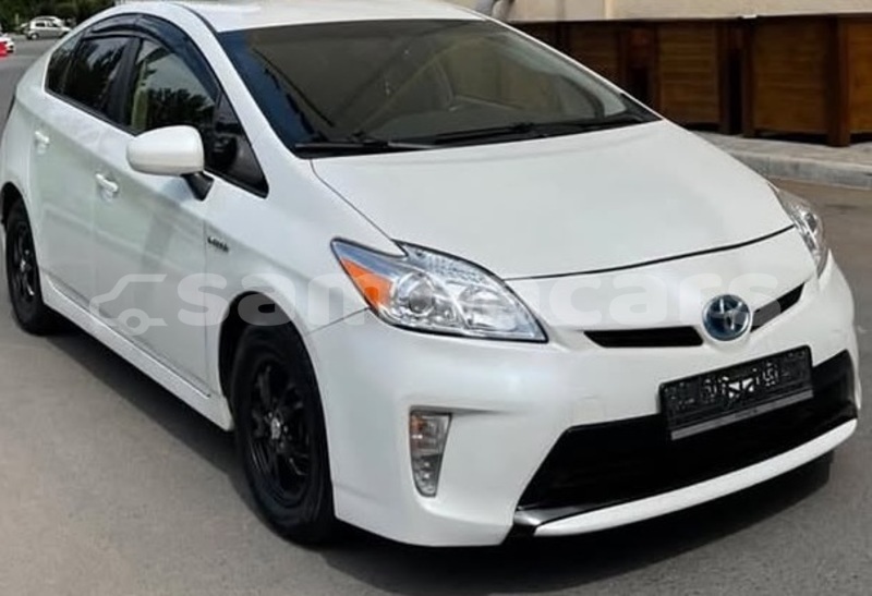 Big with watermark toyota prius tuamasaga apia 5667