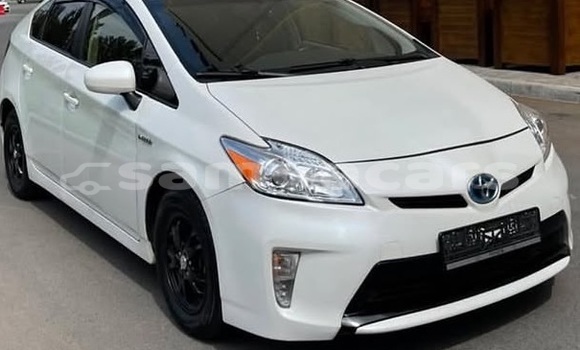 Buy Used Toyota Prius White Car in Apia in Tuamasaga