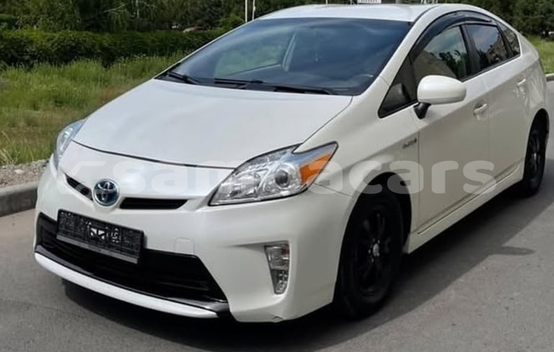 Big with watermark toyota prius tuamasaga apia 5667