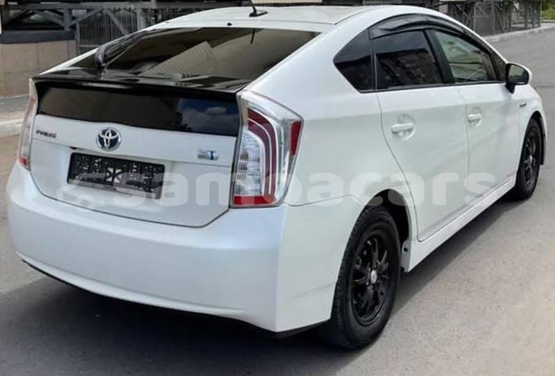Big with watermark toyota prius tuamasaga apia 5667
