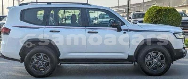 Big with watermark toyota land cruiser tuamasaga apia 5673