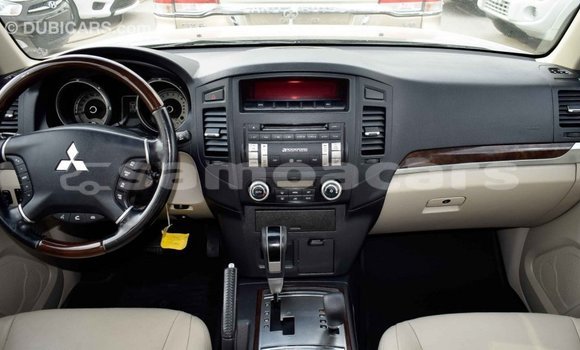 Acheter Import Voiture Mitsubishi Pajero Noir à Import - Dubai, A'ana Acheter Import Voiture Mitsubishi Pajero Noir à Import - Dubai, A'ana