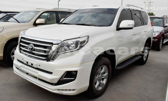Acheter Import Voiture Toyota Prado Blanc à Import - Dubai, A'ana Acheter Import Voiture Toyota Prado Blanc à Import - Dubai, A'ana