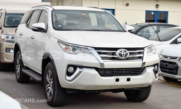 Acheter Import Voiture Toyota Fortuner Blanc à Import - Dubai, A'ana Acheter Import Voiture Toyota Fortuner Blanc à Import - Dubai, A'ana