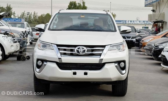 Acheter Import Voiture Toyota Fortuner Blanc à Import - Dubai, A'ana Acheter Import Voiture Toyota Fortuner Blanc à Import - Dubai, A'ana